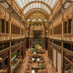 Parisi Udvar Budapest, Part Of Hyatt Budapest